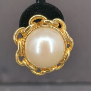 Vintage Gold Tone Faux Pearl Scalloped Button Clip On Earrings Classic Glam
